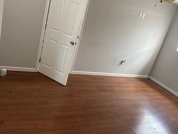 5th image of 601 W 7th St