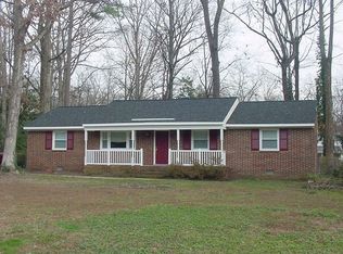 2601 Shoreham Dr, North Chesterfield, VA 23235
