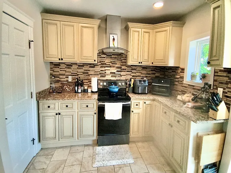 79 Columbia Ave — Photo 2