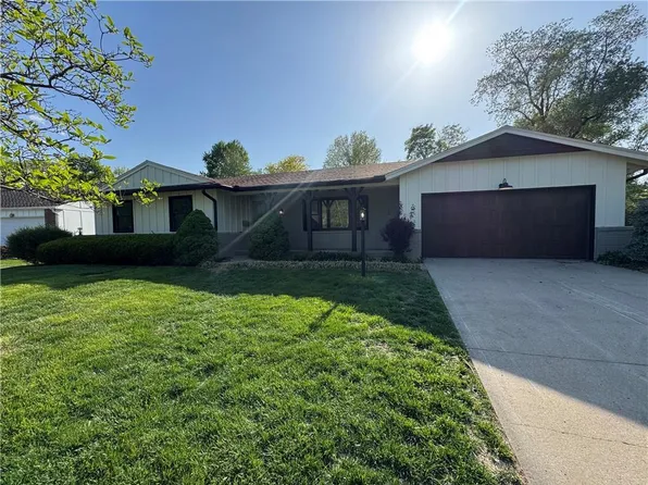 9112 Reeds Dr, Overland Park, KS 66207