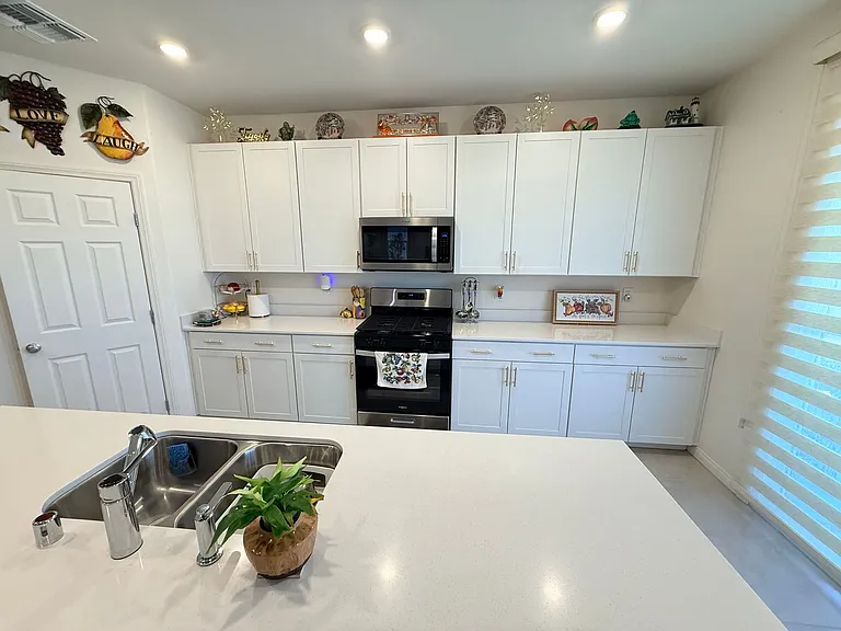 10854 Gentle Crest Ave — Photo 12
