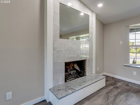 5th image of 907 NW 90th St