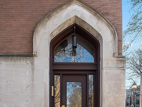 2nd image of 1021 W Barry Ave #4