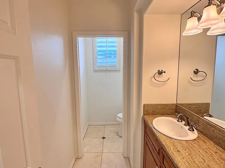326 Manila Ave — Photo 5