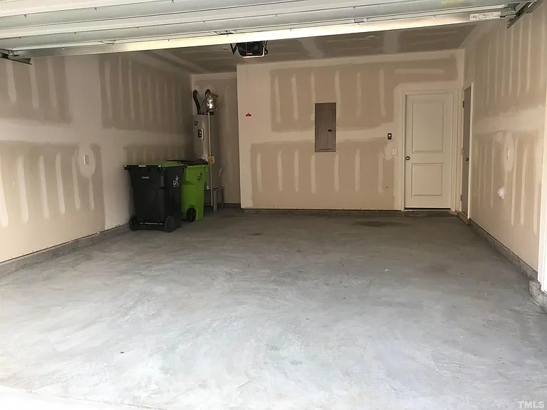 1042 Commack Dr — Photo 17