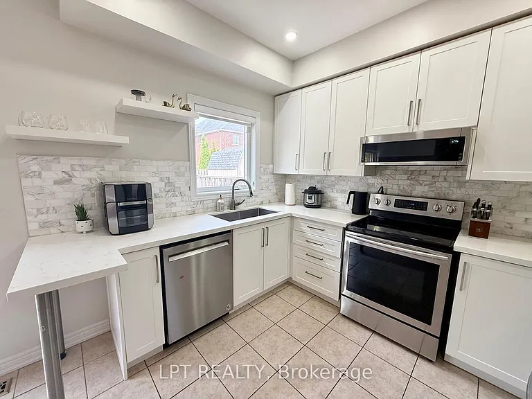 46 Ozner Cres — Photo 8