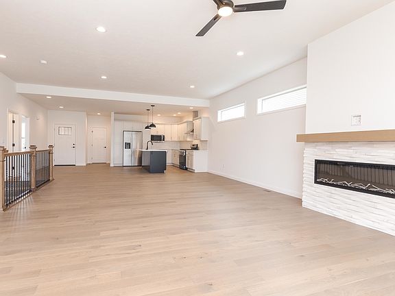 4th image of 1922 Dunraven Rd