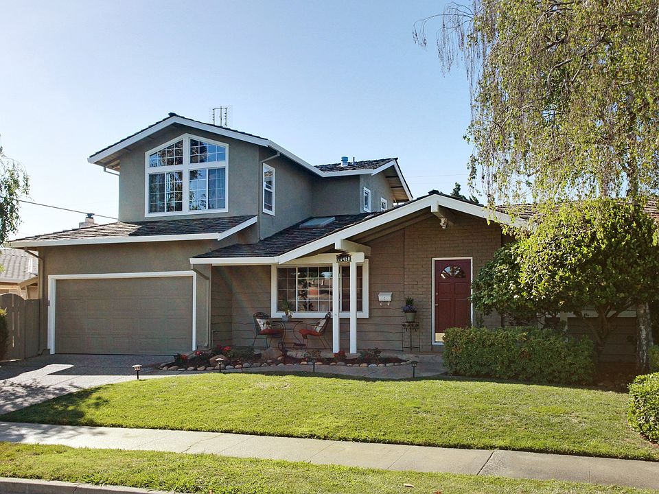 1st image of 10450 Oakville Ave