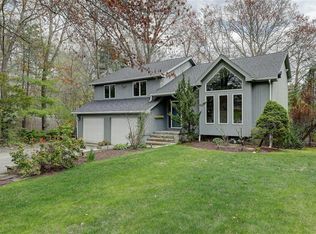 144 Hillcrest Dr N, Cranston, RI 02921