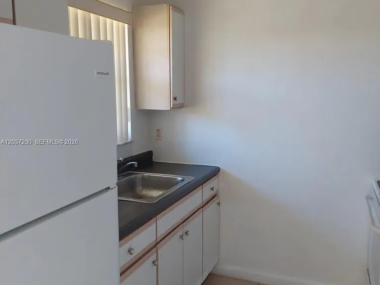 2319 Johnson St #1 — Photo 3