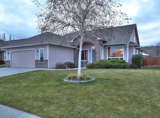 444 Palm Dr, Richland, WA 99352