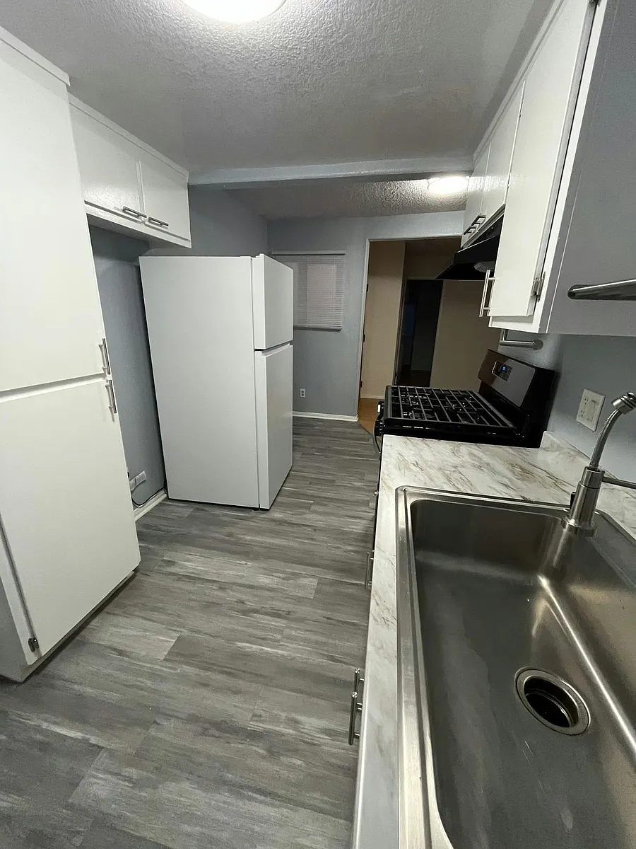 Building Photo - 13423 Olive Dr #4