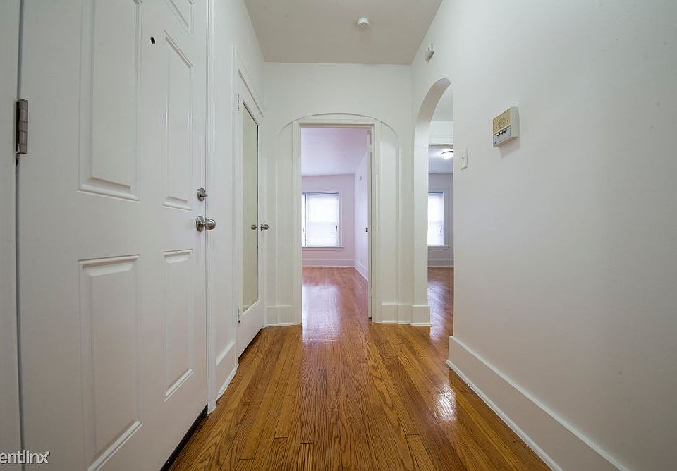 7701 S Yates Apartments Chicago Hallway_1