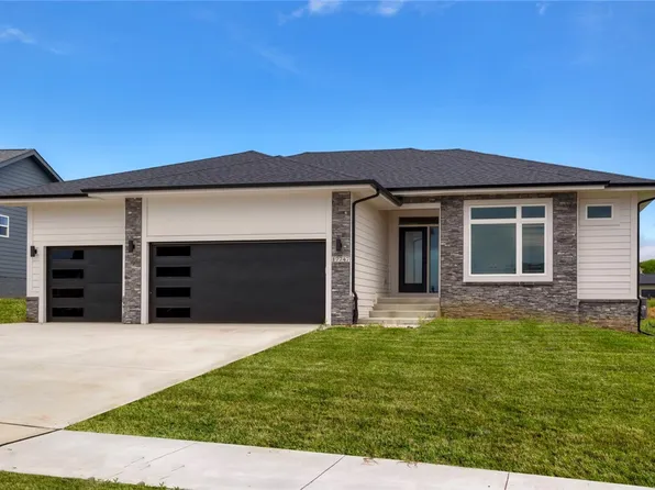 17747 Valleyview Dr NW, Clive, IA 50325