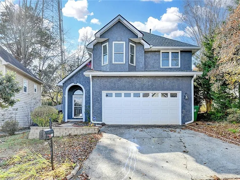 1112 Ashbury Dr — Photo 3