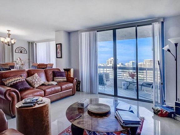 2nd image of 3600 Mystic Pointe Dr #X