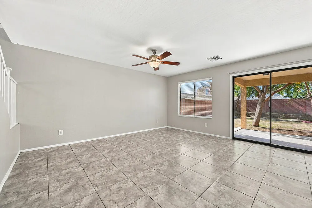 5 bed, 2.5 bath, 2178 sqft, $2,430 — Photo 4