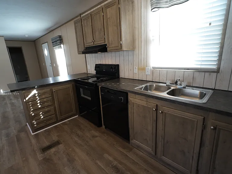 304 Reeves St #G4 — Photo 5