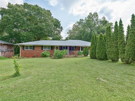 2nd image of 382 White Oak Dr