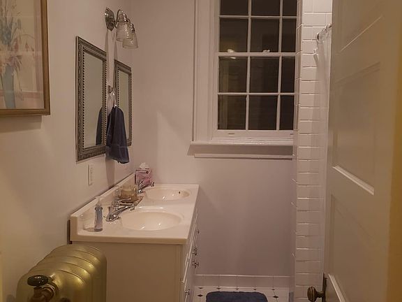 3rd image of 2611 W Grace St