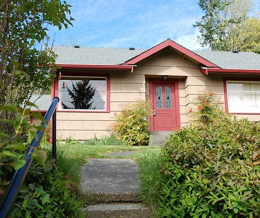 4th image of 2225 Viking St W