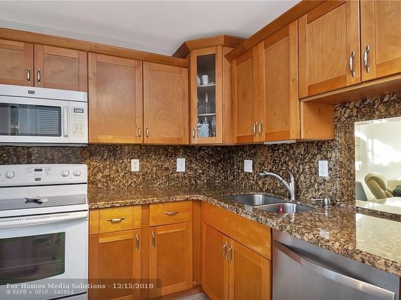 3rd image of 1000 NE 14th Ave APT 308