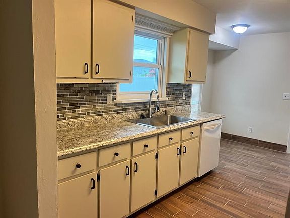 3rd image of 4104 SW 6th Ave