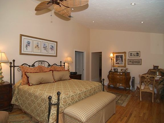 5th image of 2000 S Bayshore Dr APT 50