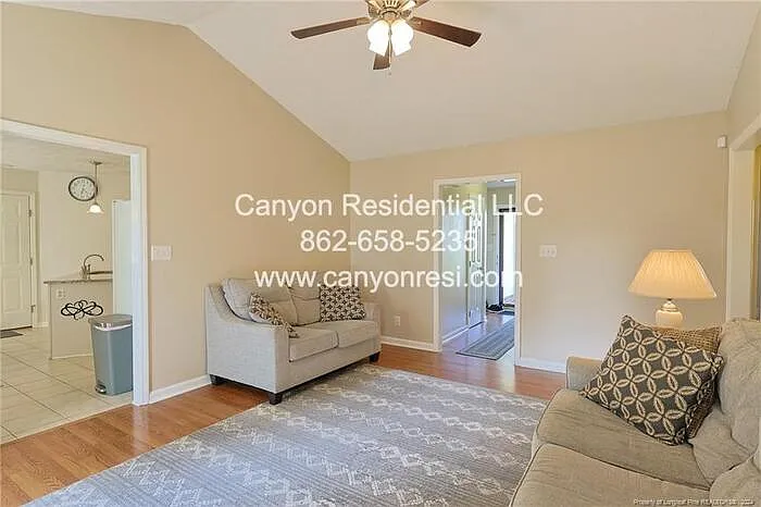 106 Liberty Ct — Photo 3