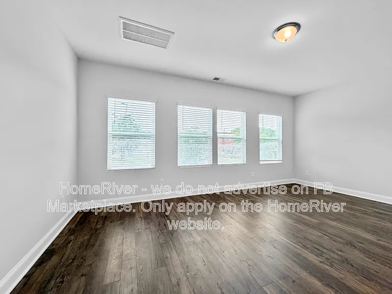 1933 Enniscorthy St — Photo 4