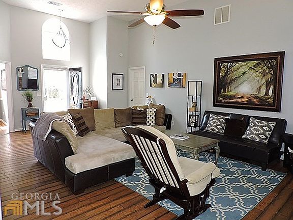4th image of 283 Woodlake Dr