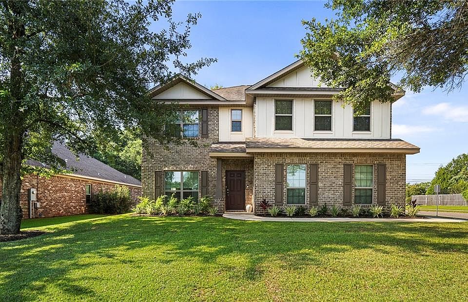 1st image of 248 Hawthorne Cir