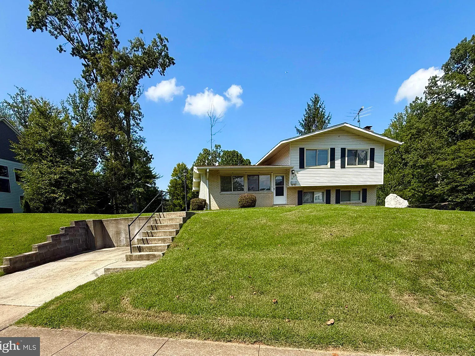 3 bed, 2.0 bath, 1080 sqft, $3,500 — Photo 1
