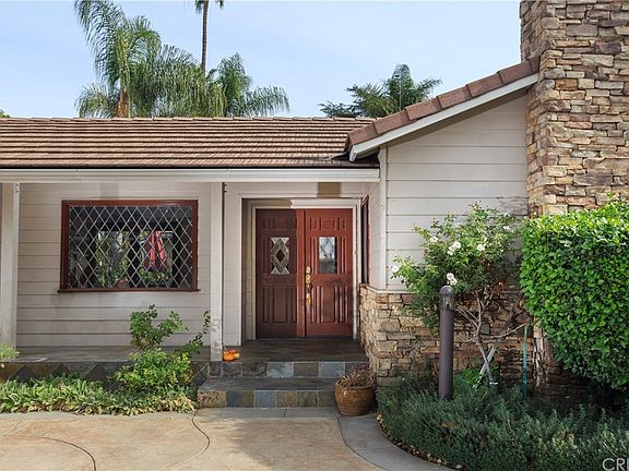 5th image of 5936 Woodlake Ave