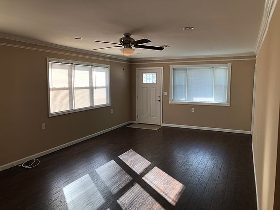 3rd image of 123 Guadeloupe Dr
