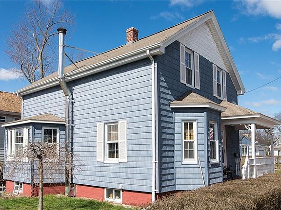 3rd image of 32 Washburn Ave E