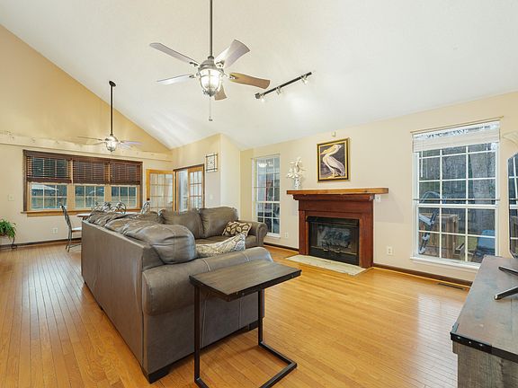 3rd image of 103 Bonita Ct