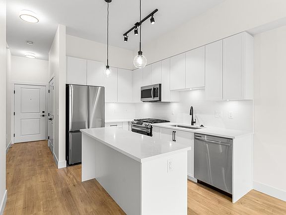 5th image of 19935 75a Ave #416