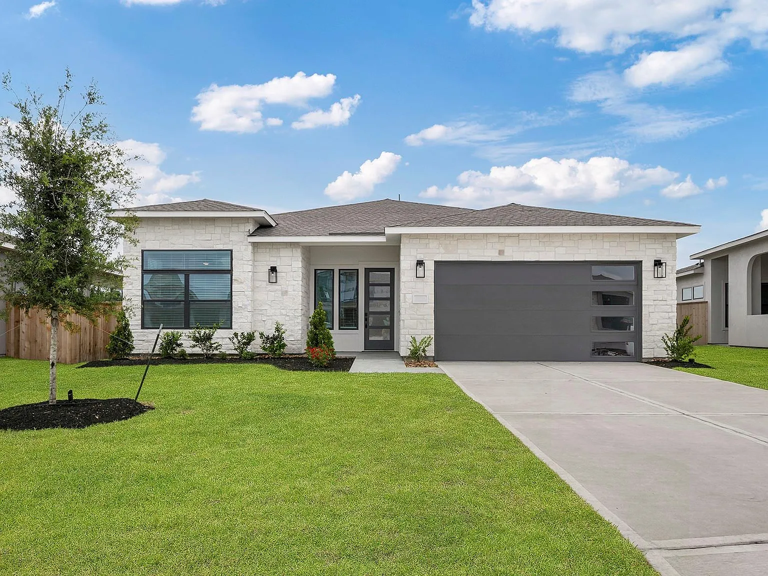 3 bed, 2.0 bath, 2260 sqft, $3,310 — Photo 1