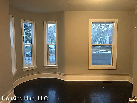 5th image of 2420 James Ave N #1