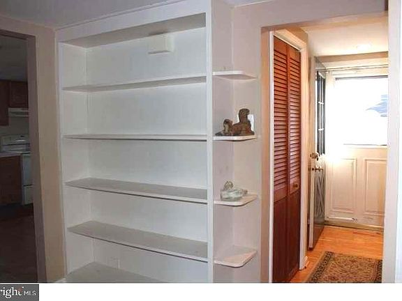 3rd image of 510 W 3rd Ave