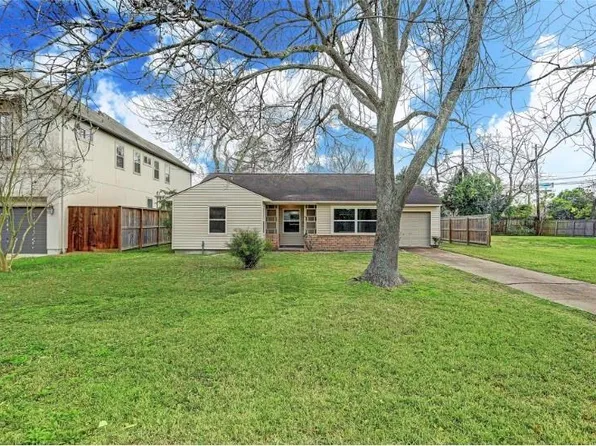 4627 Maple St, Bellaire, TX 77401