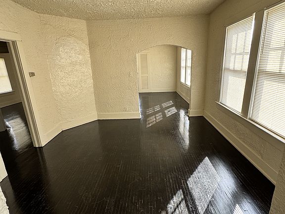 5th image of 3828 39th Ave N #1