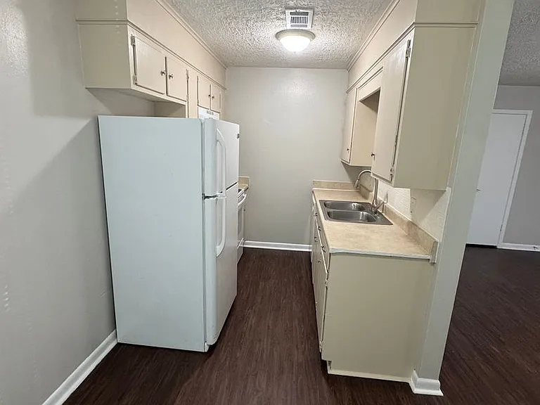 808 Concho Pl — Photo 9