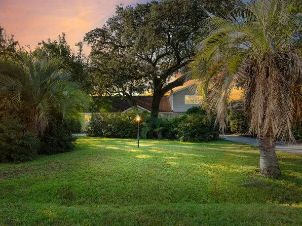 1315 S Edgewater Dr, Charleston, SC 29407