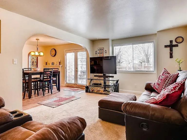 2933 S Lansing Way — Photo 7