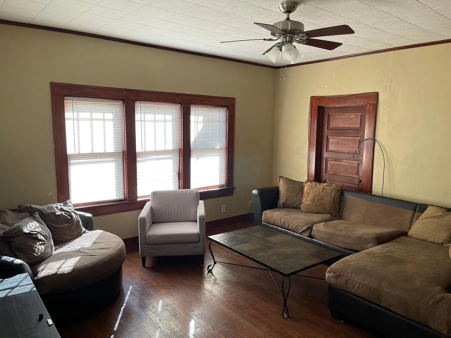 225 W Apache St — Photo 2