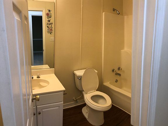 4th image of 100 Woods Dr