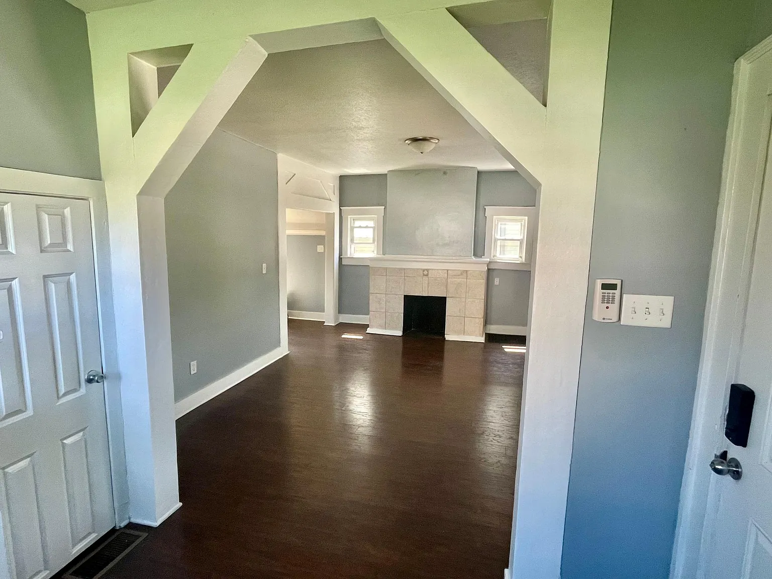 3 bed, 1872 sqft, $1,700 — Photo 1