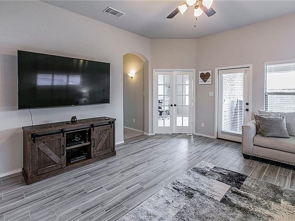 4th image of 227 Carson Dr